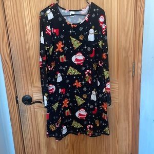 Christmas dress perfect for a Christmas party and long sleeve!!